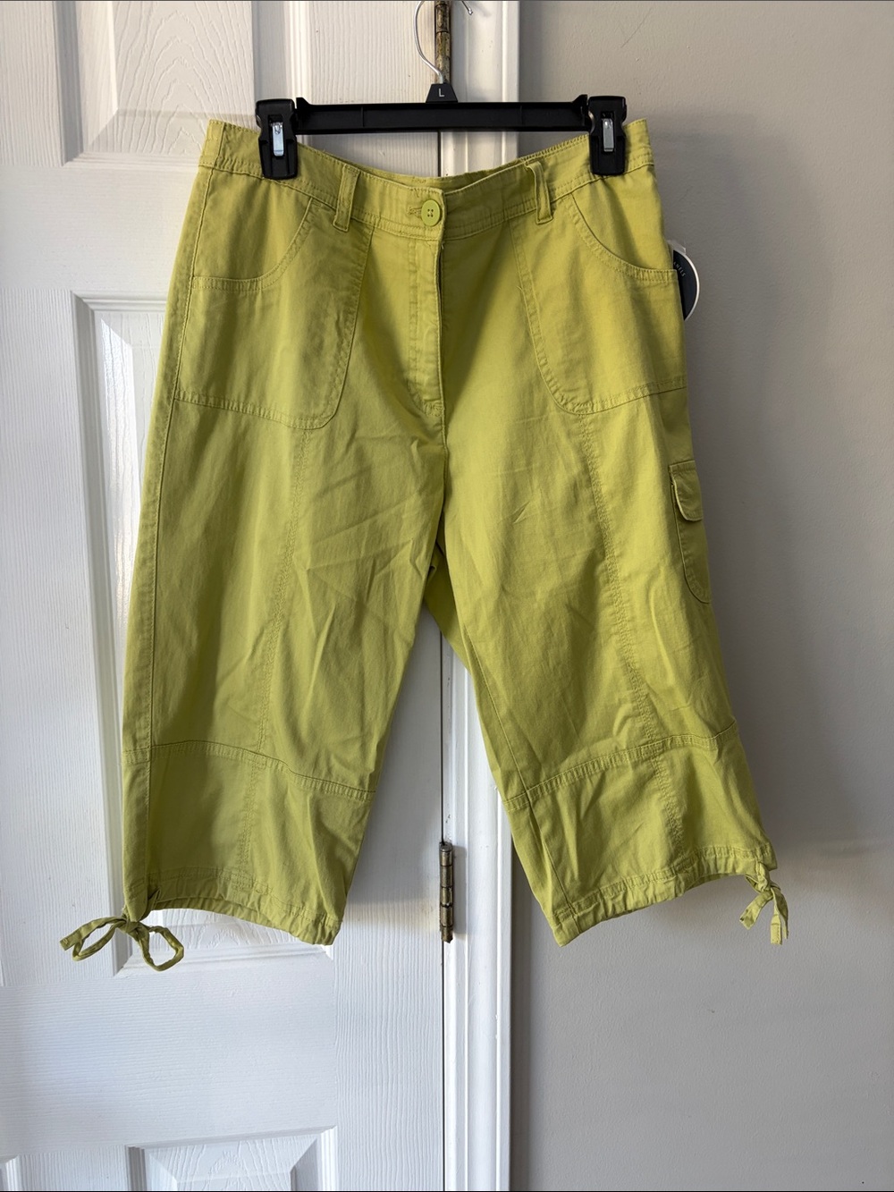 Karen Scott Lime Green Cargo Capri Shorts